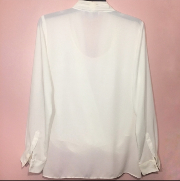 Larry Levine Twisted White Blouse - Picture 4 of 7